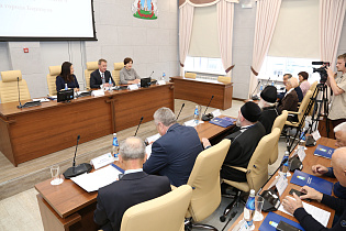 Вячеслав Франк принял участие в заседании совета по вопросам межнациональных отношений