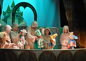 Поход в кукольный театр организовали для барнаульских семей, воспитывающих детей с инвалидностью