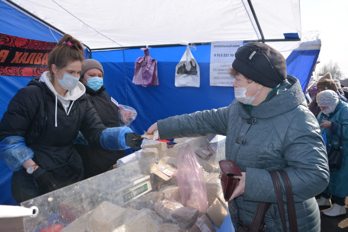 Продовольственная ярмарка барнаул. Ярмарка продовольственная Барнаул. Продуктовая ярмарка в Барнауле 2022. Ярмарка Ленинский район Барнаул.