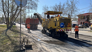 Работы по ремонту и содержанию дорог продолжаются в Барнауле 1 мая