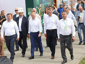 В рамках торжественного открытия форума «День сибирского поля» аграриям Алтайского края вручили государственные награды