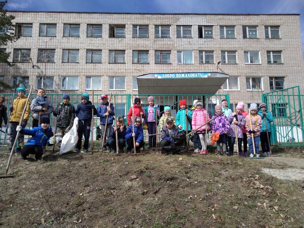 Общегородской субботник состоялся в Центральном районе БАРНАУЛ ::  Официальный сайт города