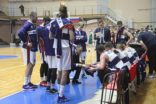 Барнаульские баскетболисты дома справились с конкурентами из Ижевска