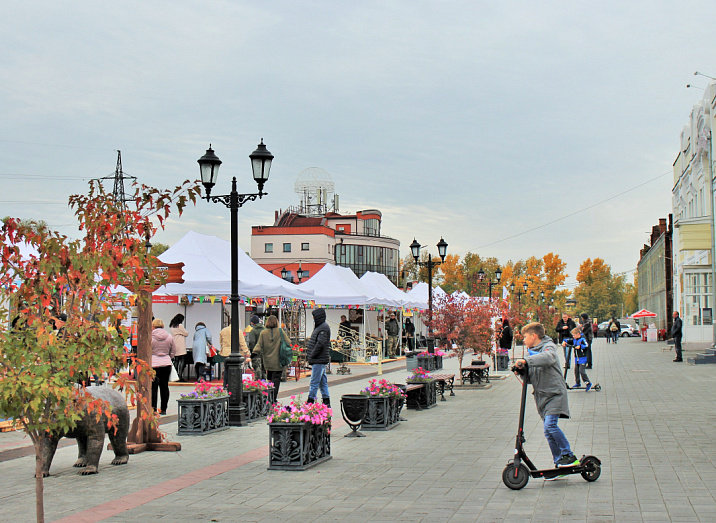 Современные художники создадут картины о Барнауле в режиме реального времени на улице Мало-Тобольской