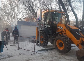 На месте повреждения теплосети по улице Титова приступили к земляным работам