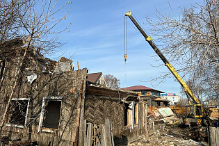 В Барнауле сносят аварийные дома по улице Короленко и переулку Трудовому