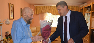Поздравления с 98-летием принимает ветеран Великой Отечественной войны Николай Макарович Шерстобитов