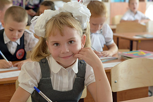 В Барнауле уже около 8,5 тысяч детей зачислены в первые классы