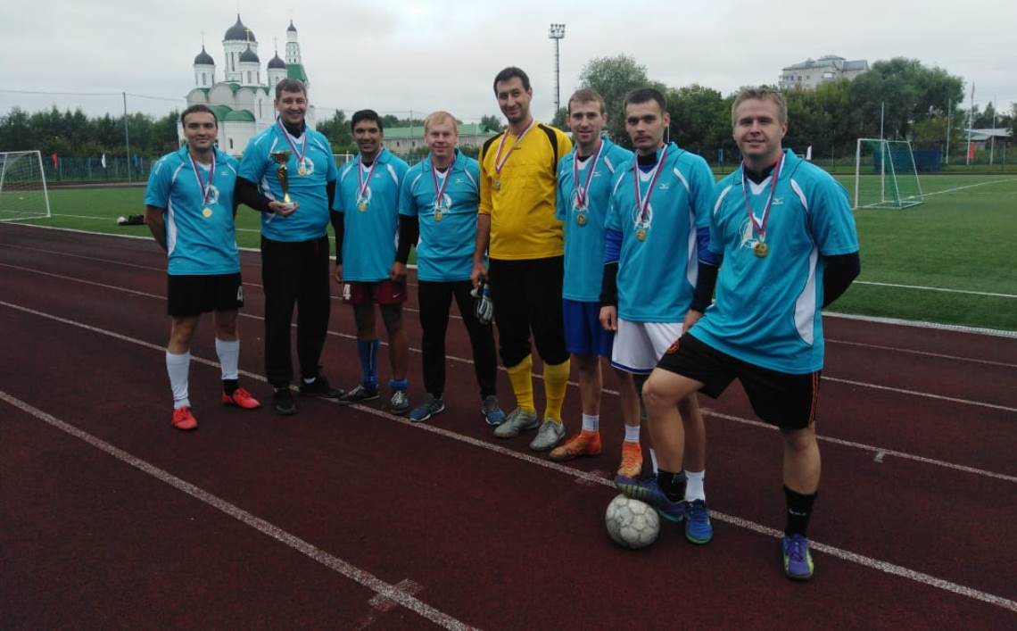 В Ленинском районе в День физкультурника на стадионе «Лабиринт» прошли  завершающие испытания спартакиады среди организаций БАРНАУЛ :: Официальный  сайт города