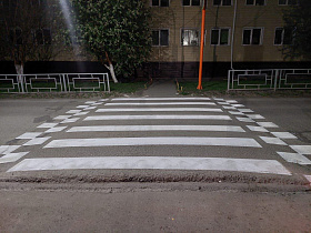 В Барнауле продолжается работа по нанесению дорожной разметки