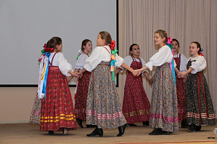Около 60 творческих коллективов из регионов России и ближнего зарубежья выступили на этнофоруме в Барнауле