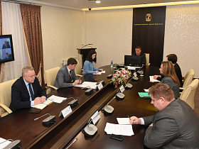 Вячеслав Франк провел оперативное аппаратное совещание 