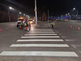 В Барнауле приступили к нанесению дорожной разметки на пешеходных переходах