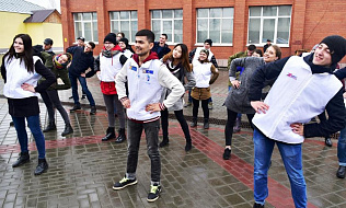 Ярким флешмобом, спортивными соревнованиями и фотоконкурсами отметят в Барнауле студенты свой день