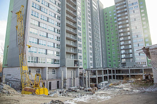 Завершение строительства многоквартирного дома с участием дольщиков по улице Петра Сухова, 34 обсудили на выездном совещании