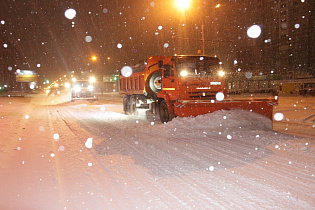 В ночь на 23 ноября на дорогах Барнаула будут работать 92 единицы снегоуборочной техники