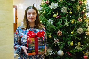 Юная жительница Барнаула Алина Гаммершмидт получила новогодний подарок от главы города