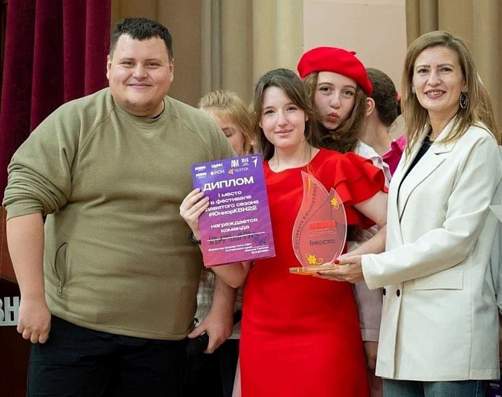 Команда учащихся школы №97 имени дважды Героя Советского Союза П.А. Плотникова стала победителем IX сезона юниорской лиги КВН Алтайского края