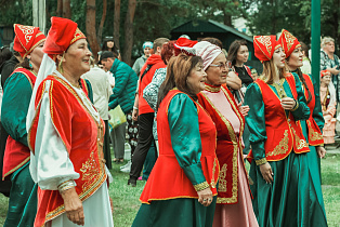 Батыры, чак-чак и народные танцы: как в Барнауле отпраздновали татаро-башкирский праздник Сабантуй