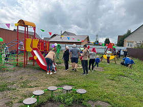 В пригороде Центрального района Барнаула открыли детскую площадку по городскому проекту инициативного бюджетирования