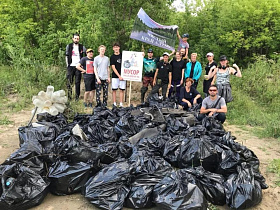 Более 50 мешков мусора собрали на реке Пивоварке в ходе экологической акции 