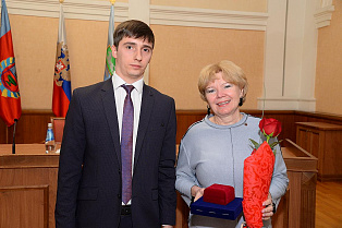 В администрации Барнаула торжественно вручили награды жителям города