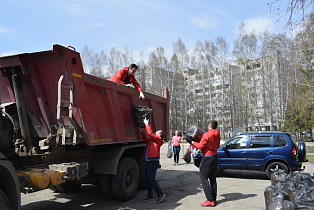 220 машин мусора собрали в Барнауле и пригороде в ходе общегородского субботника