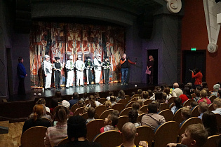 В Алтайском театре кукол «Сказка» прошла сдача спектакля «Зимовье зверей»