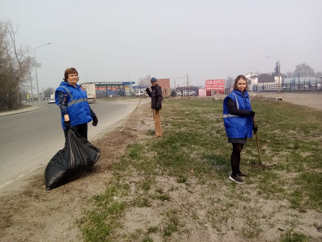 В Октябрьском районе продолжаются работы в рамках месячника весенней  санитарной очистки БАРНАУЛ :: Официальный сайт города