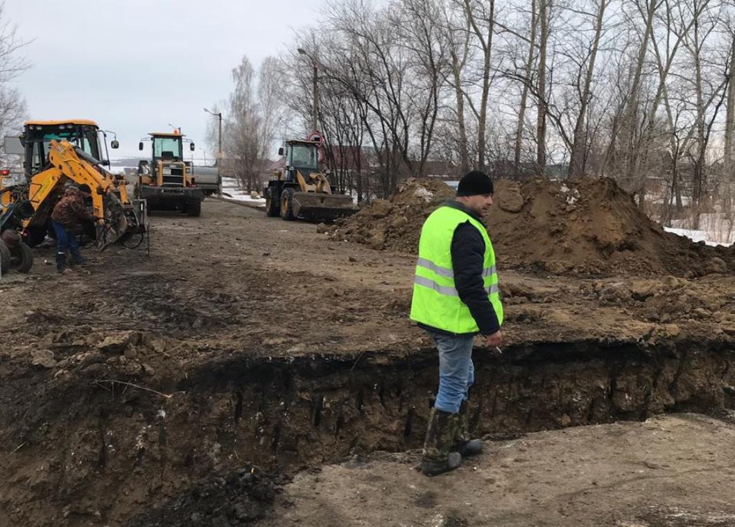 В поселке Научный Городок меняют водопропускные трубы под дорогой. Для  транспорта предусмотрены маршруты объезда БАРНАУЛ :: Официальный сайт города