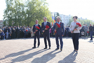 В честь Победы в Великой Отечественной войны к Мемориалу Славы возложили цветы
