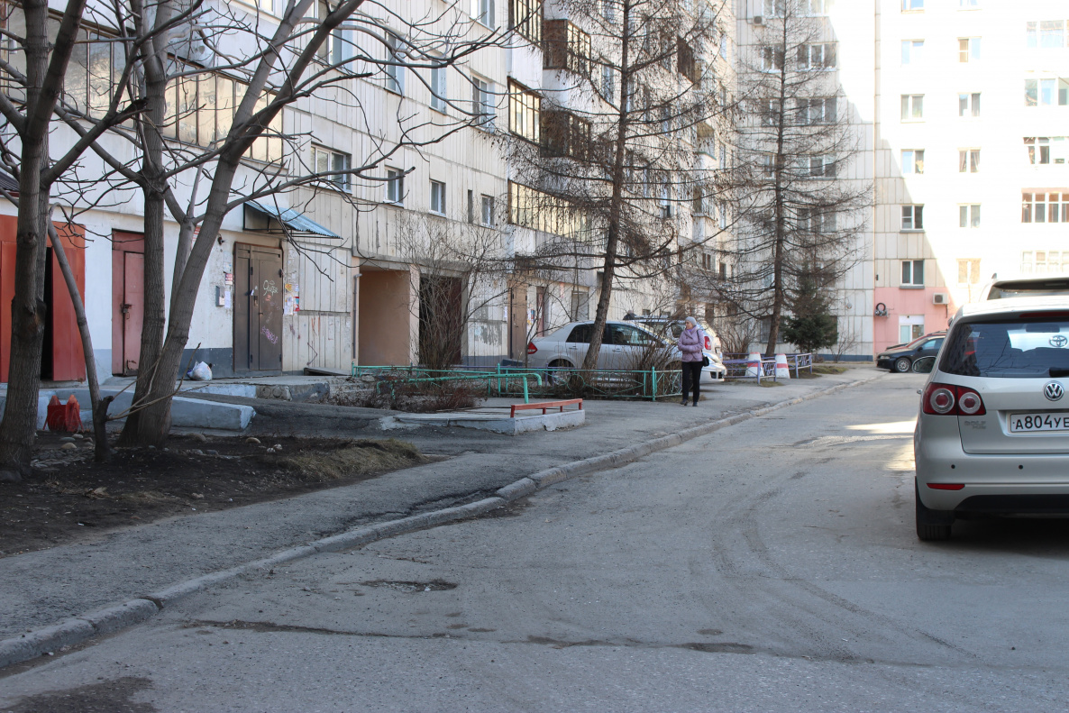 В Центральном районе Барнаула с жителями обсудили ремонт двора по пр-кту  Красноармейскому, 64, который проведут в этом году по нацпроекту БАРНАУЛ ::  Официальный сайт города