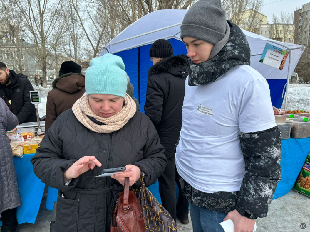 Волонтеры помогали барнаульцам проголосовать за общественные территории на  ярмарочных площадках Центрального района | 26.03.2024 | Барнаул - БезФормата