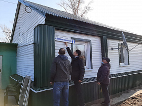 В пригороде и частном секторе Барнаула приводят в порядок адресные указатели на домах
