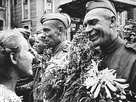 «Домой с Победой!»: в барнаульских трамваях пройдет акция ко Дню Победы