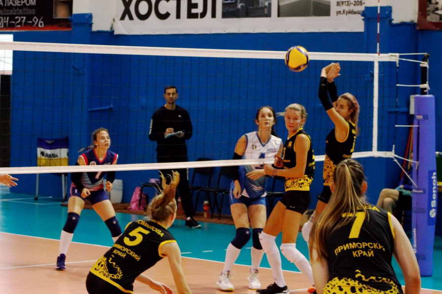 «Алтай-АГАУ» провел матчи первого тура первенства страны по волейболу