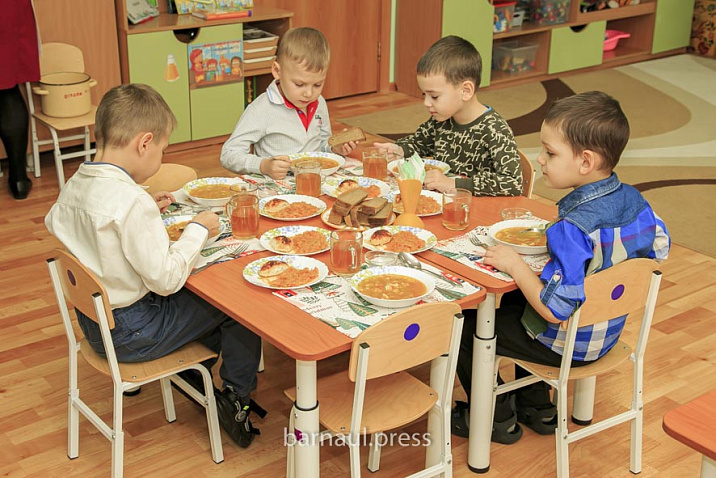 Как организовано питание дошкольников, проверили в детском саду №131 Барнаула