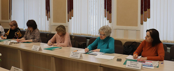 Новогодние мероприятия и реализацию проектов инициативного бюджетирования обсудили на совещании с председателями ТОС