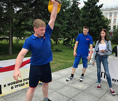 Более 300 спортсменов из городов Сибири поучаствовали в праздничных соревнованиях в Барнауле
