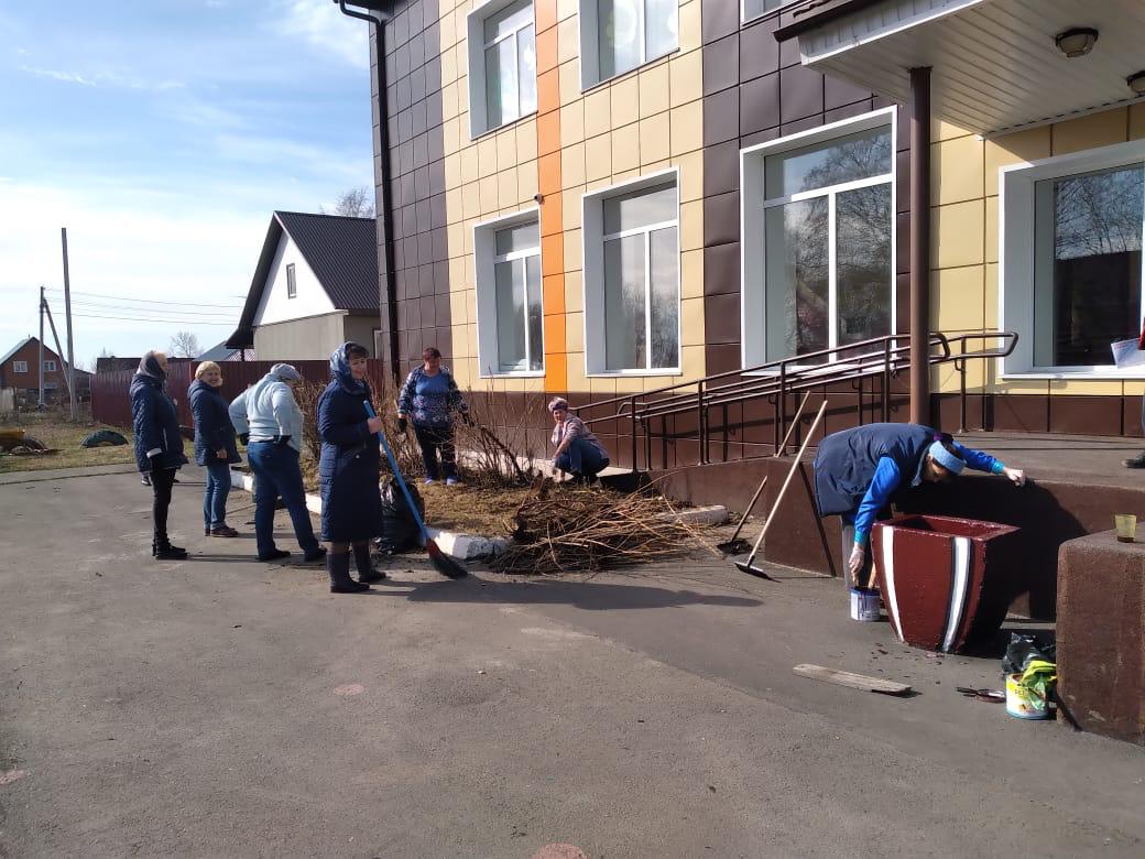 Общегородской субботник состоялся в Центральном районе БАРНАУЛ ::  Официальный сайт города