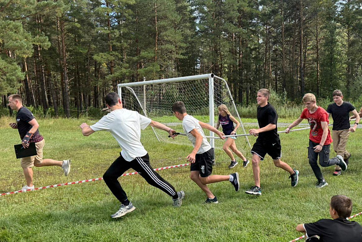 В барнаульском детскам лагере провели командные соревнования для отдыхающих профильной смены 