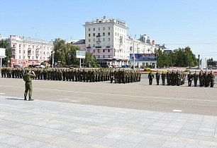 В Барнауле состоялся парад по случаю завершения обучения для более чем 300 студентов военной кафедры АлтГТУ