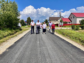 В барнаульском селе Власиха завершено асфальтирование дороги в рамках краевой программы поддержки местных инициатив