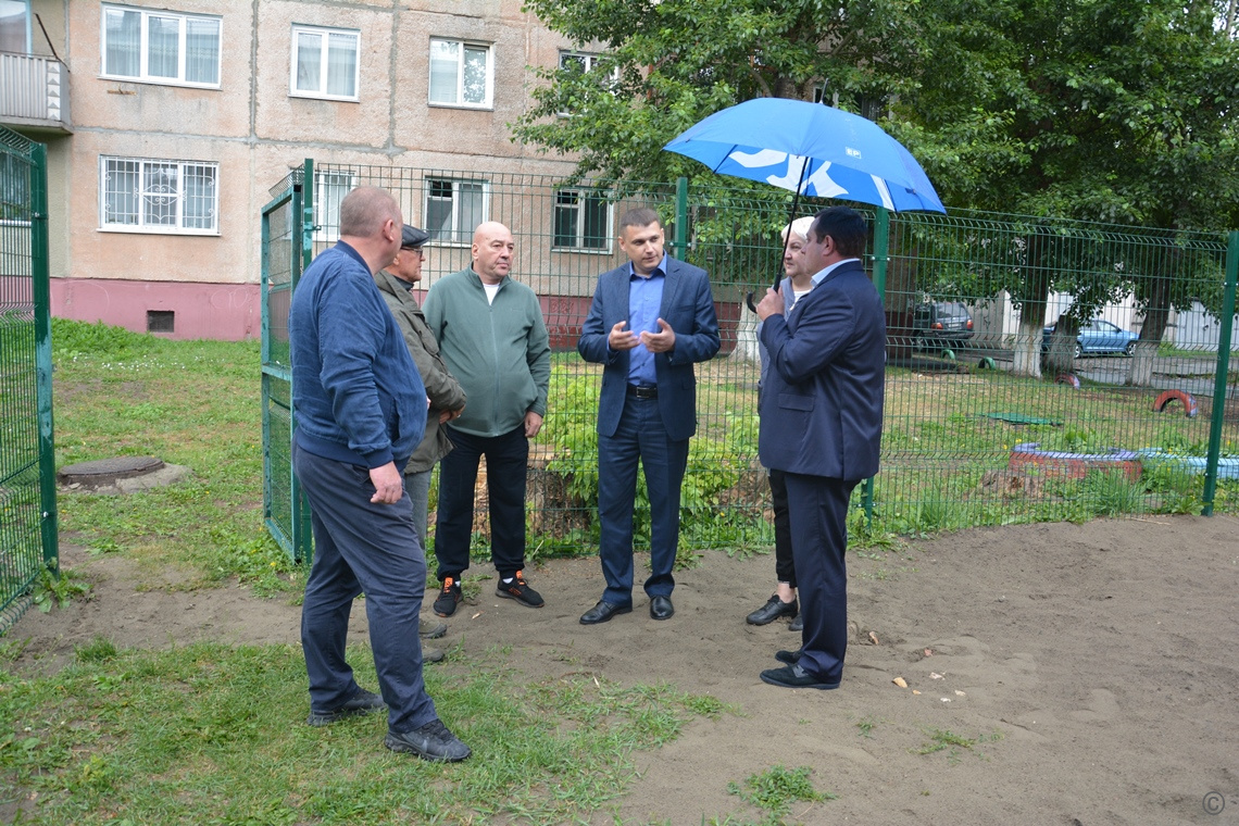 По инициативе барнаульцев новая тренажерная площадка появилась во дворе по  ул.Антона Петрова БАРНАУЛ :: Официальный сайт города