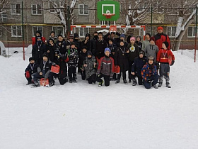 В Железнодорожном районе Барнаула прошел рождественский турнир по зимнему футболу