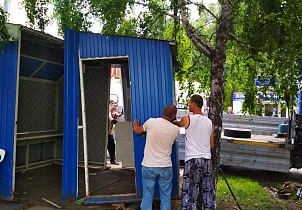 В Барнауле за нарушение договорных обязательств демонтировали два киоска и павильон