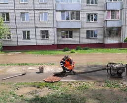 «Росводоканал Барнаул» устраняет повреждение водопровода в Индустриальном районе