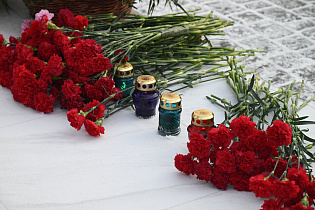 В районах города прошли памятные мероприятия, посвящённые 82‑й годовщине полного освобождения Ленинграда от немецко‑фашистской блокады