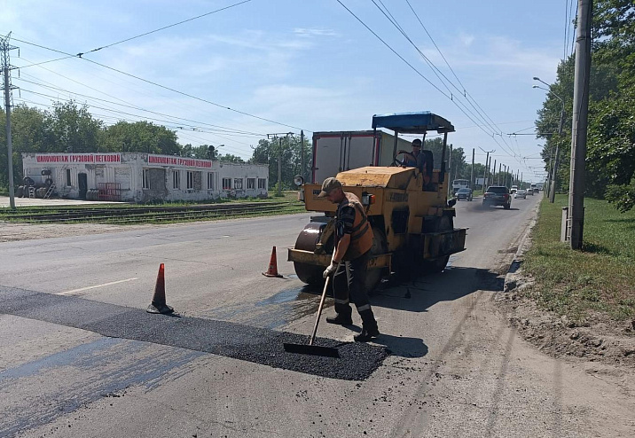 МБУ «Автодорстрой» продолжает текущий ремонт дорог в Барнауле