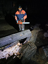 В Барнауле устраняют последствия непогоды